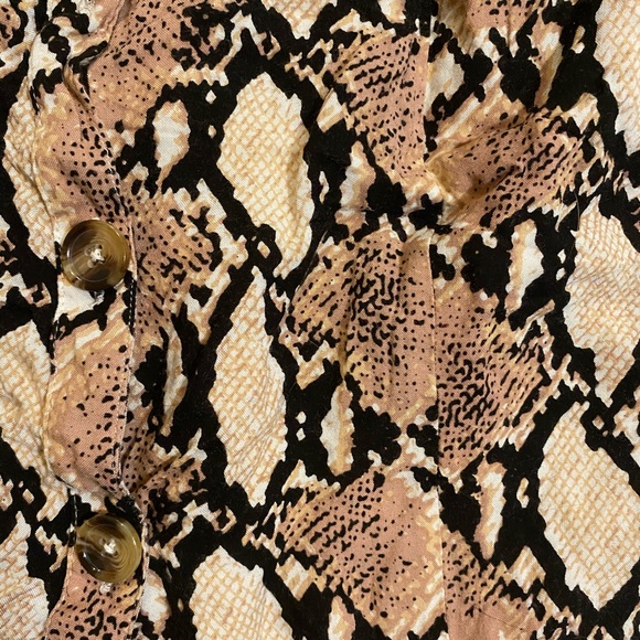 pink snakeskin pattern skirt - Picture 3 of 4